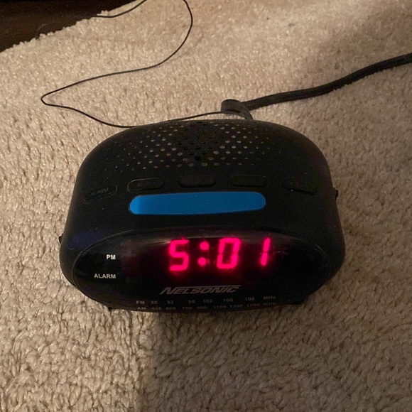 ❤️Nelsonic Clock/Radio Electric With Battery Backup! - Picture 3 of 6